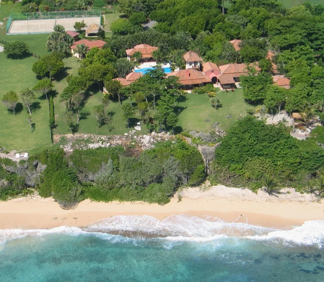 Family Oriented - Private Beach & Horse Stables - Ocean, Pool, & Hot Tub