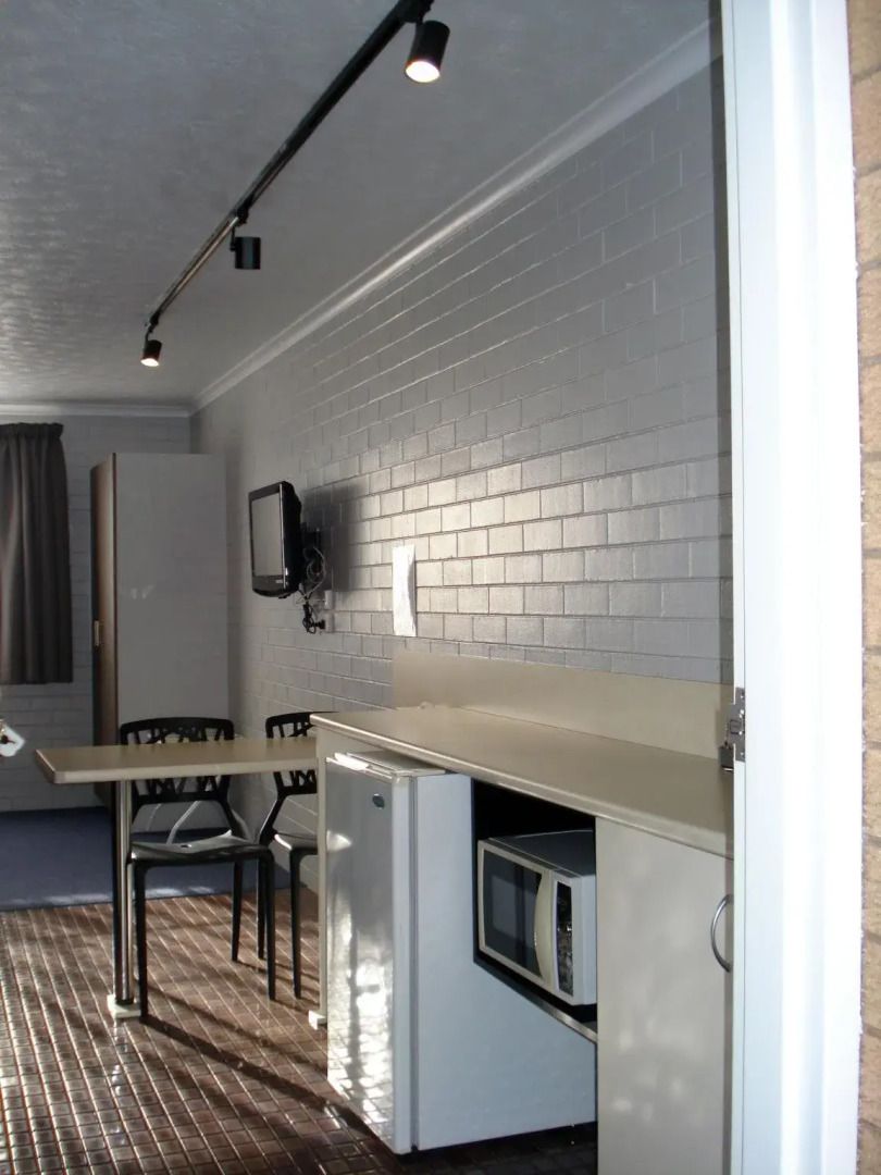 A Raceview Motor Inn