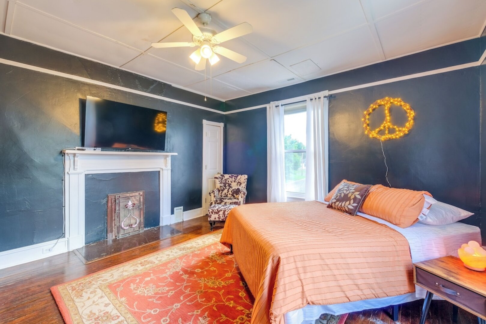 4 Mi to Liberty U: Huge Home w/ Yard & Hot Tub