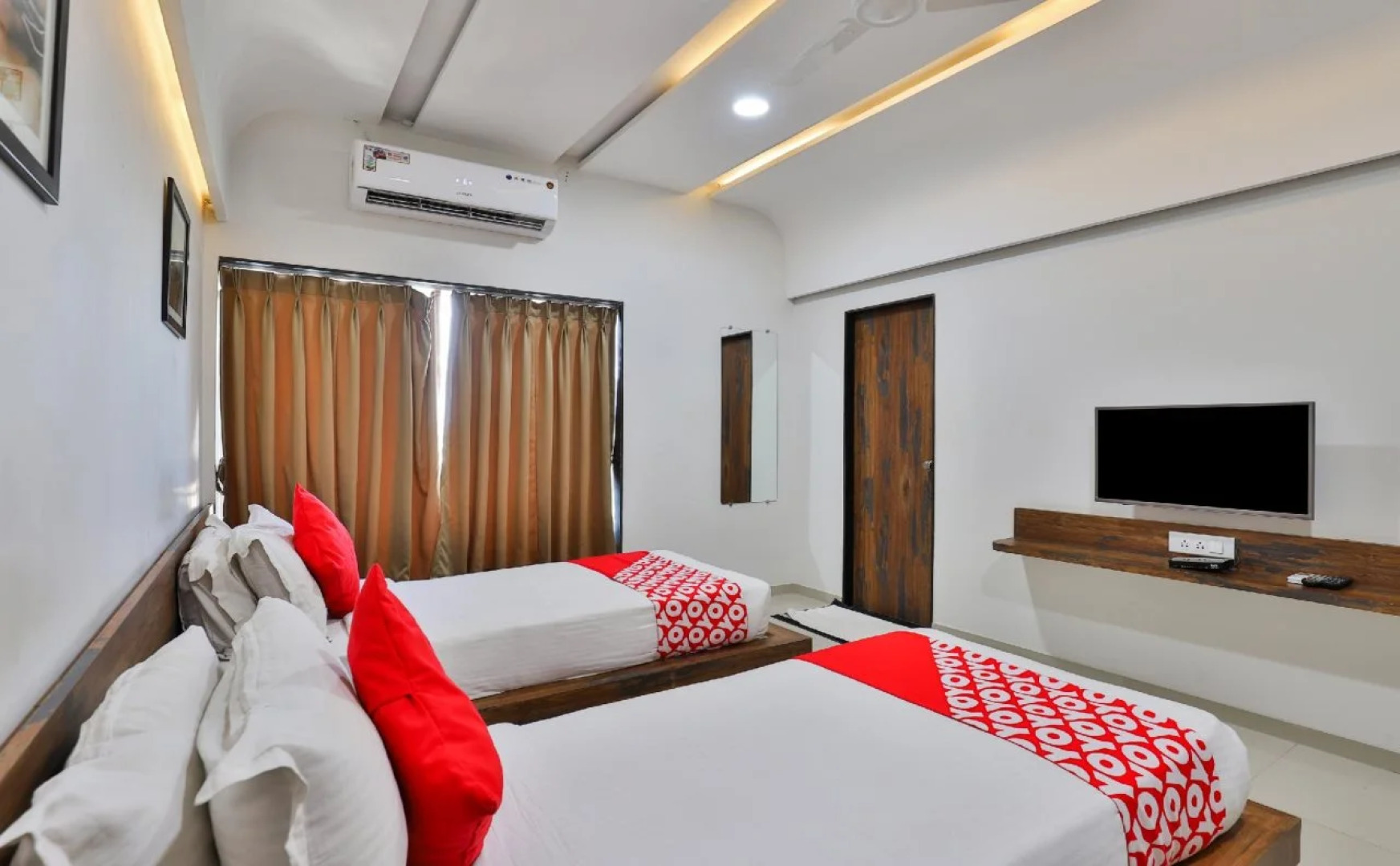 The Grand President By OYO Rooms