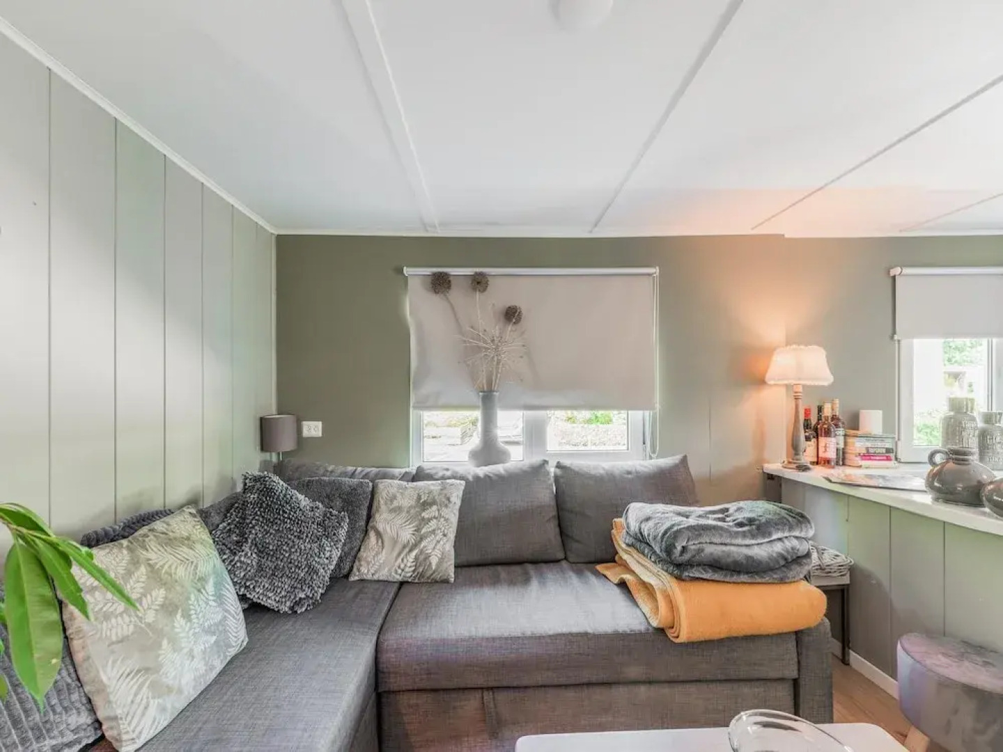 Lovely Wooden Chalet With Garden in Reutum