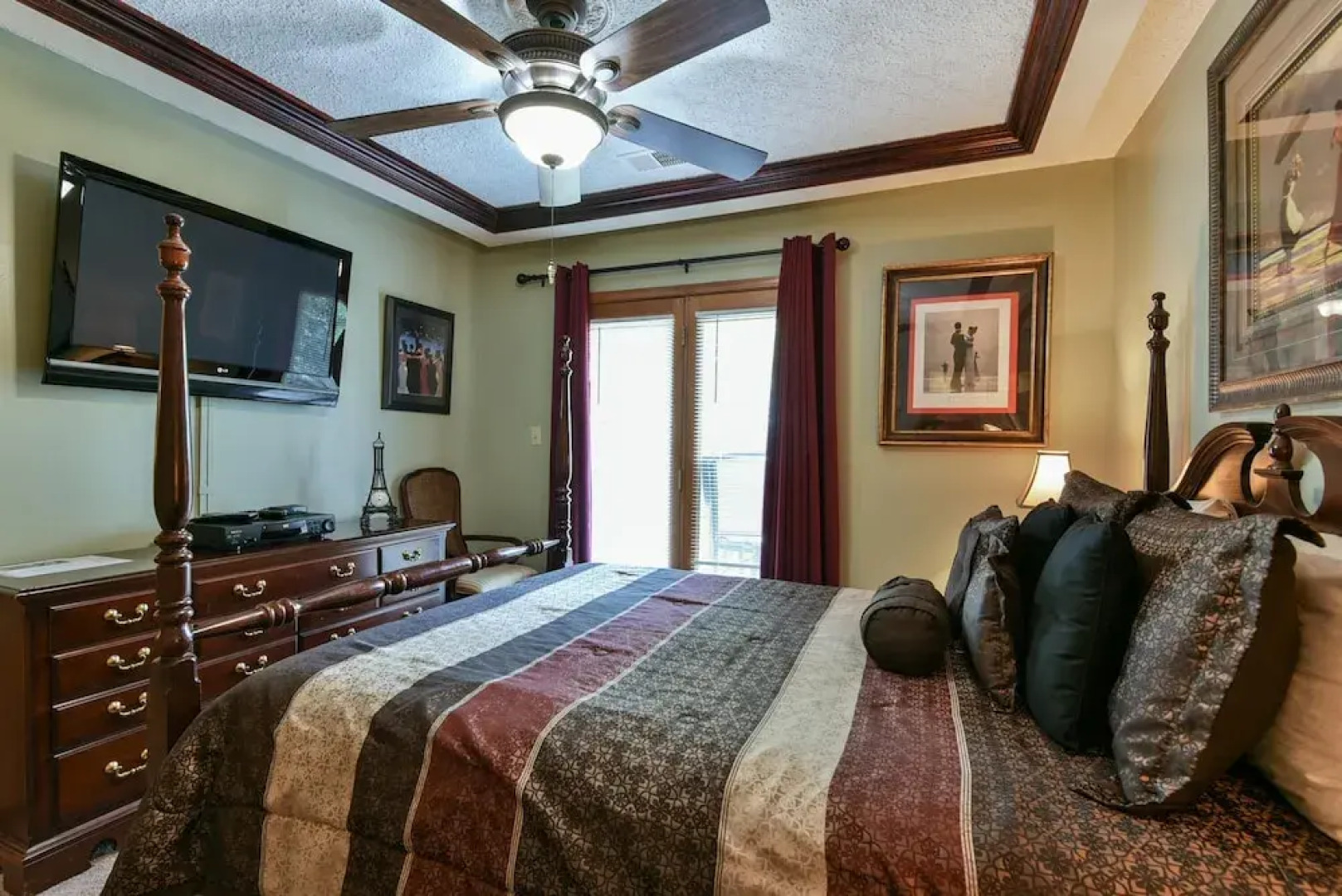 Welcome Inn- Pools - Great Balcony - Trails to Fishing -SO Close to Sdc!!