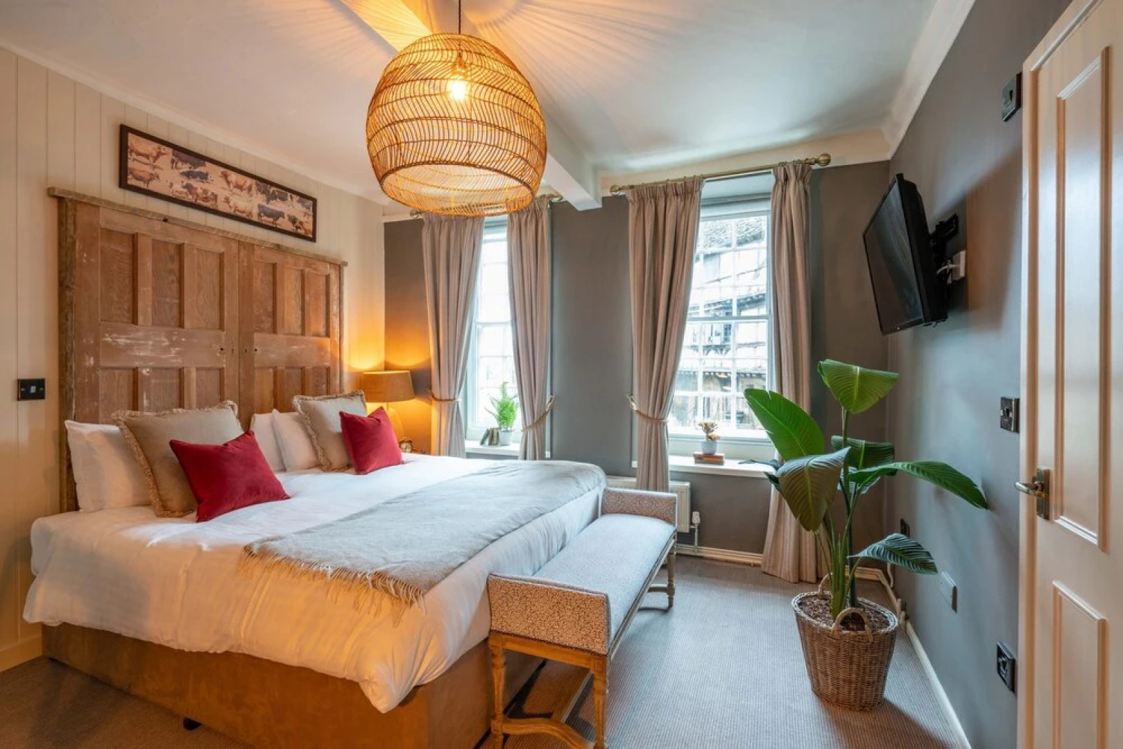 The George Inn & The Plaine