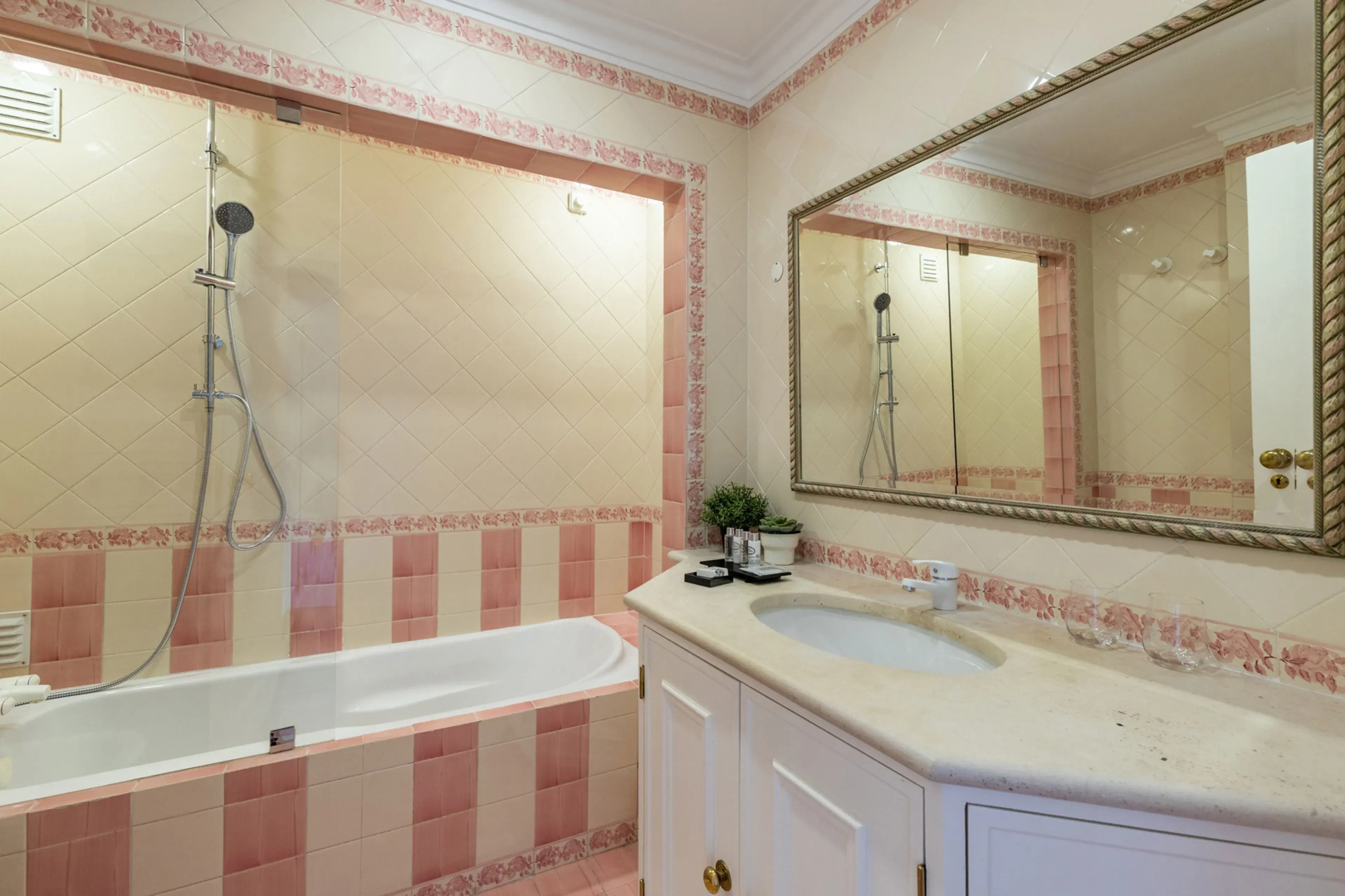 Estoril Budget & Spa