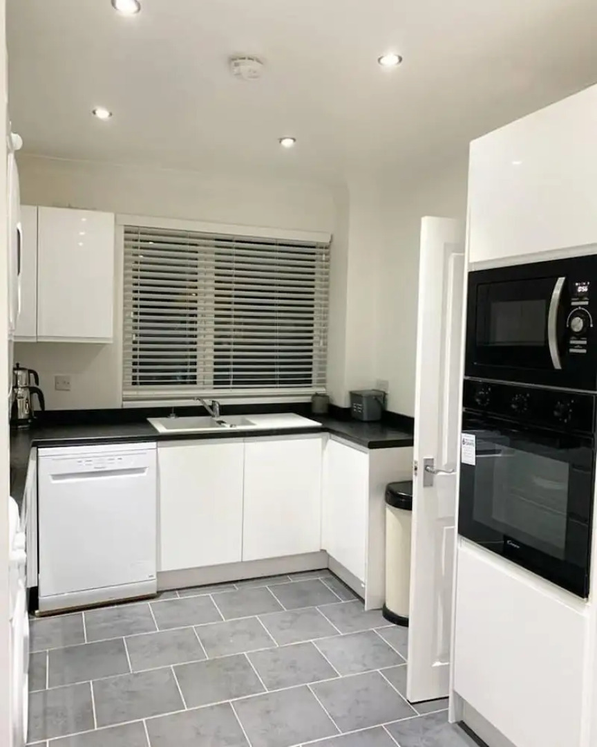 Stunning 2-bed House in Pembroke Dock