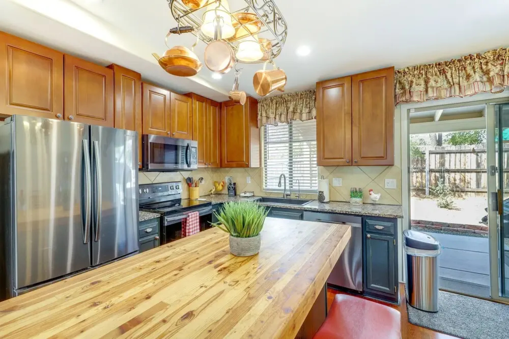 Payson Home w/ Yard, Fire Pit: 2 Mi to Downtown!