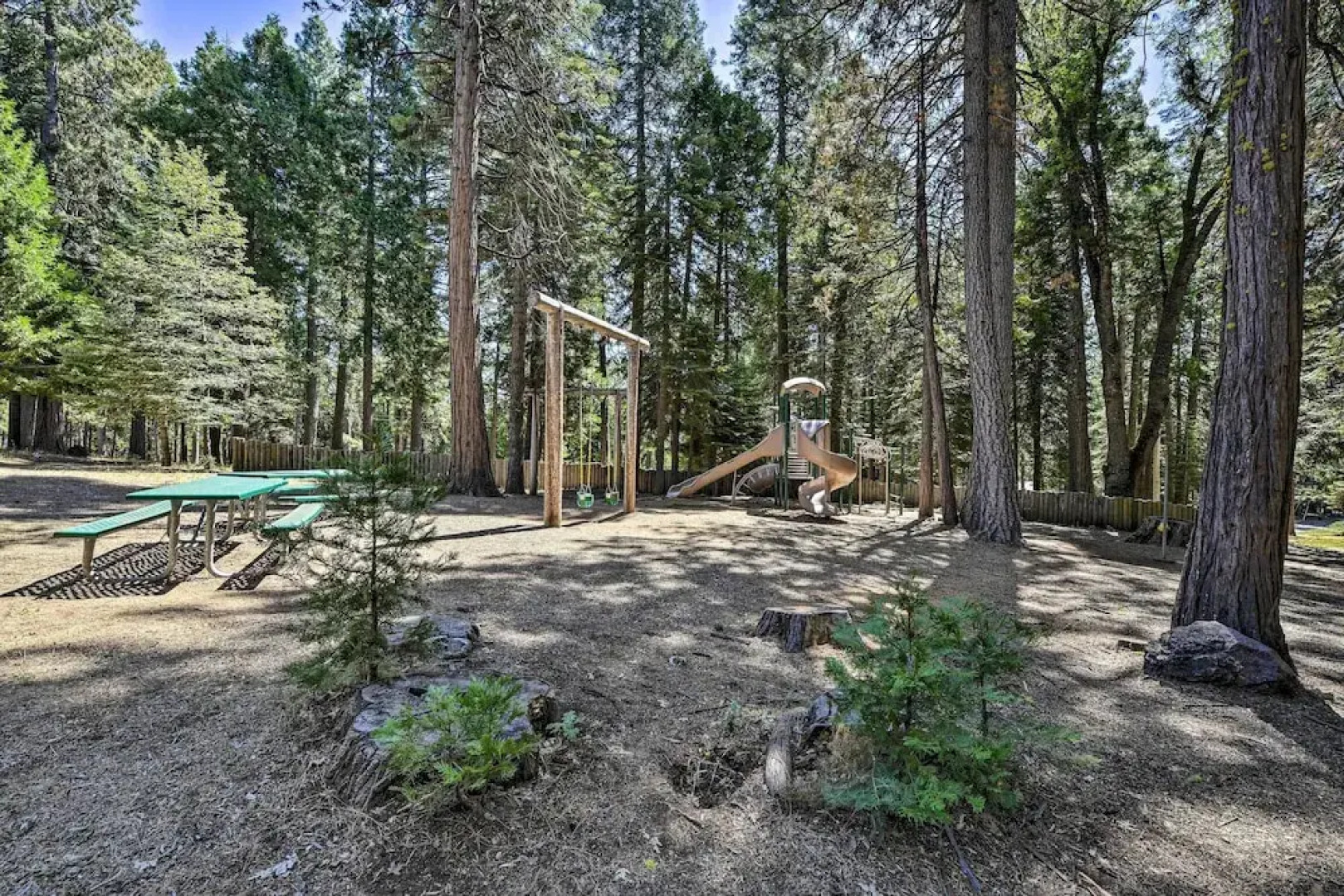 11 Mi to Apple Hill: Pollock Pines Resort Cabin