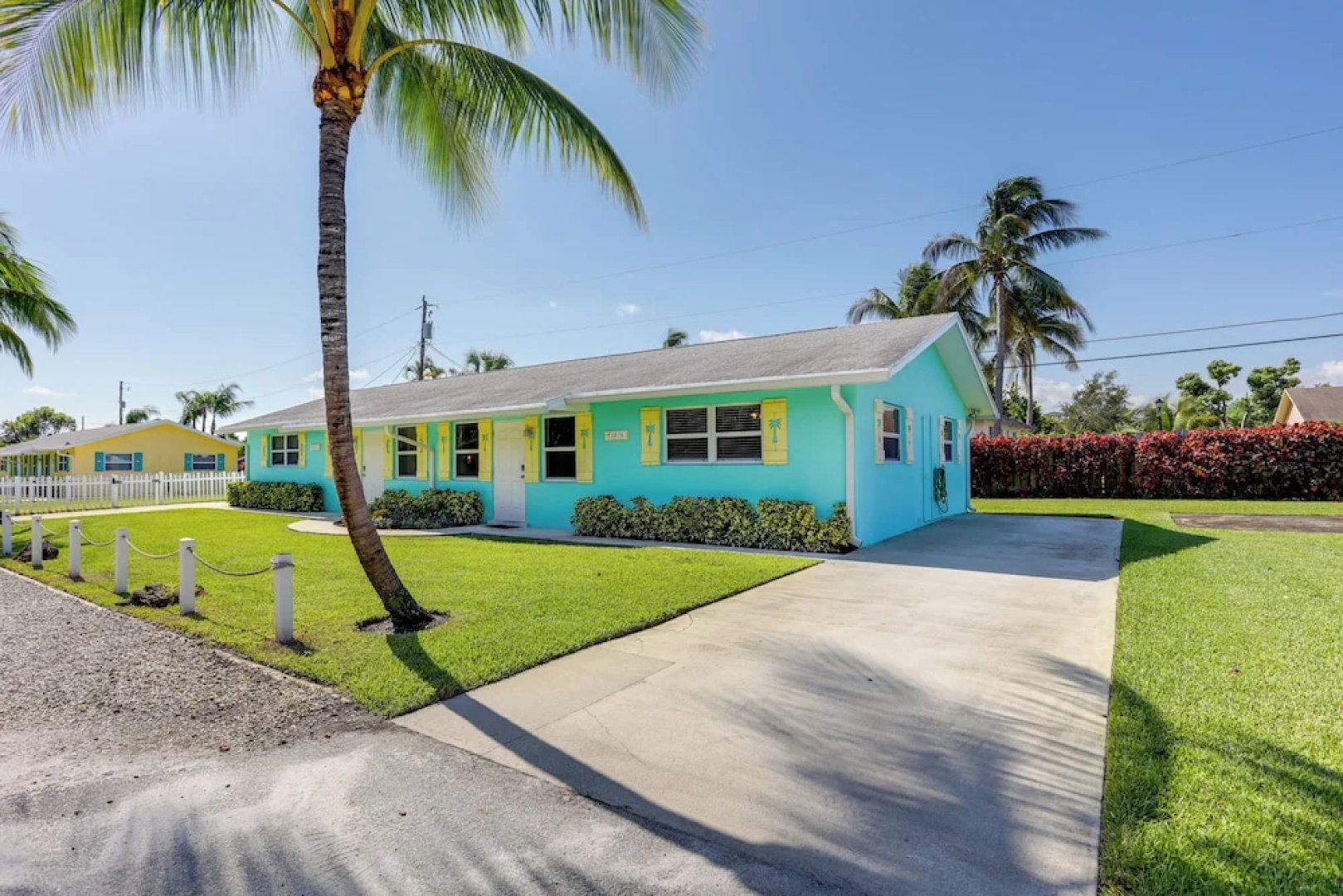 Pet-friendly Palm Beach Pad - 1 Mi to the Ocean!