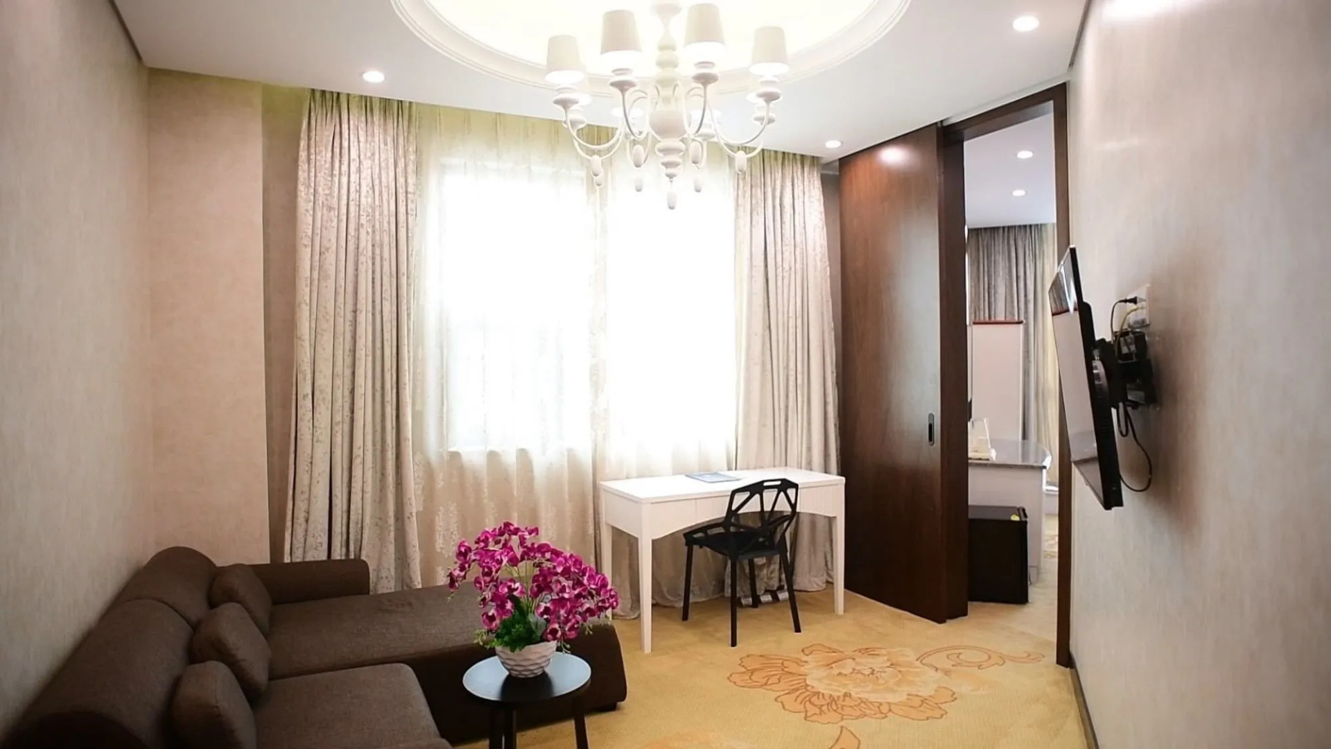 Shanghai Crown Crystal Hotel