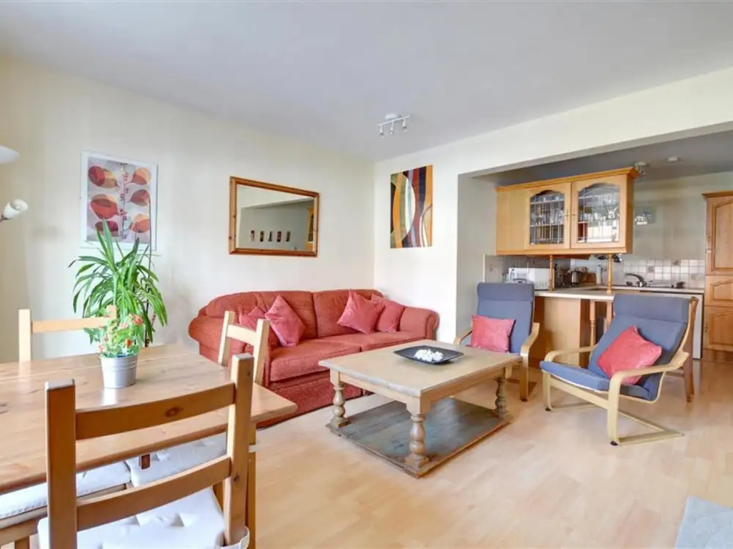 Lovely Apartment in Cranbrook With Serene View