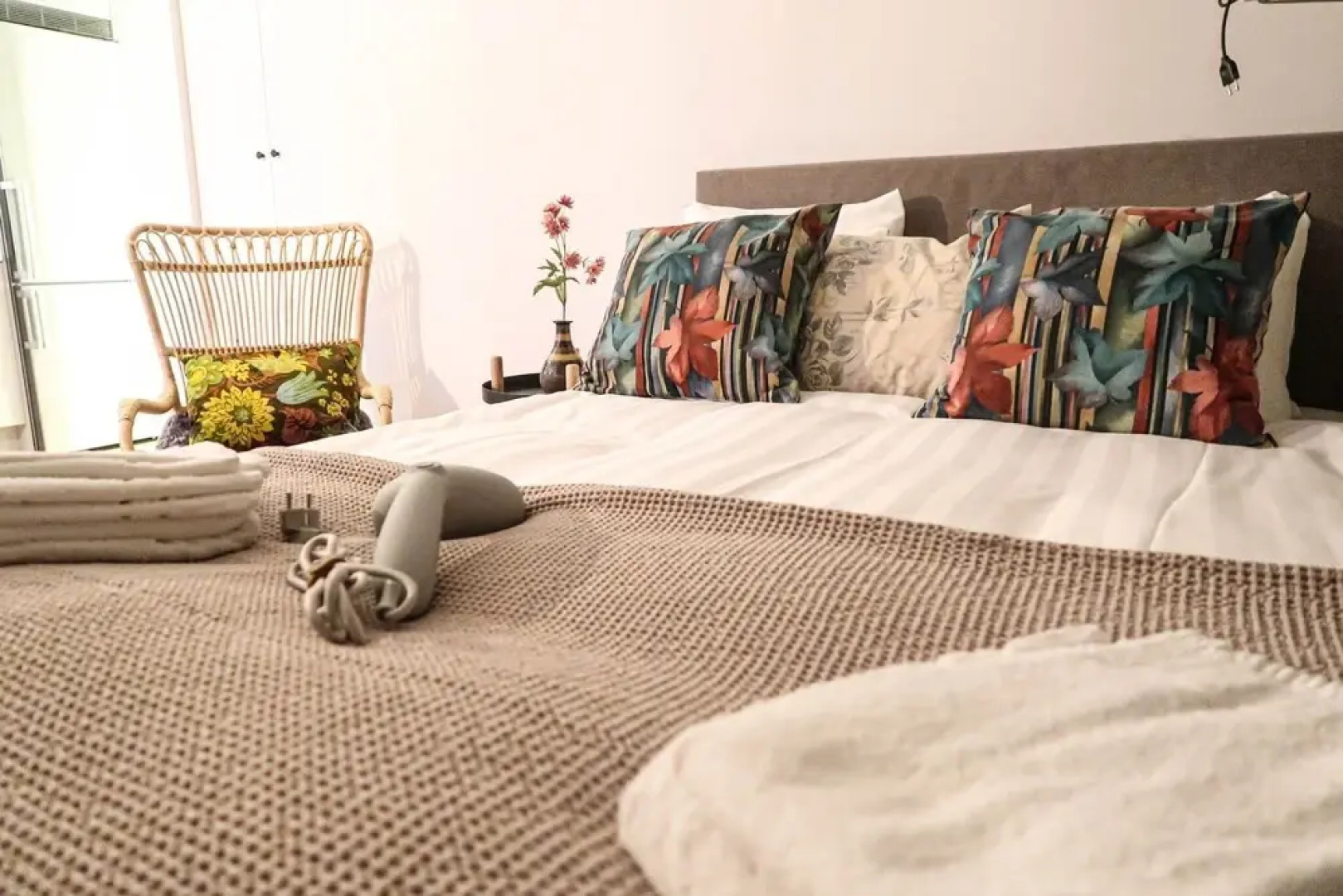 Luxury Business Studio Apartment Street View - Cityliving Umami