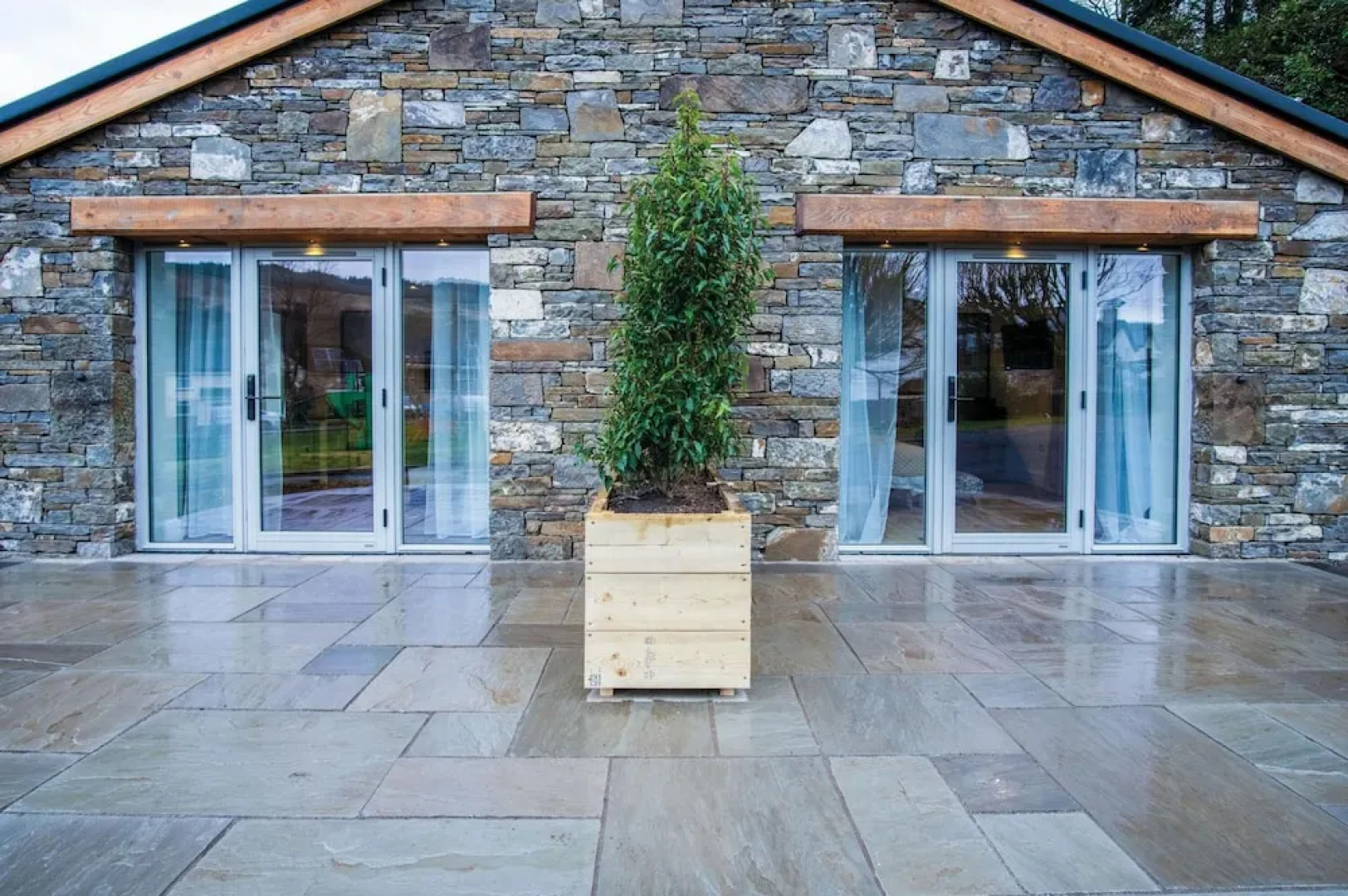 Suite 2 - Sleeping Giant Hotel - PEN Y CAE Inn