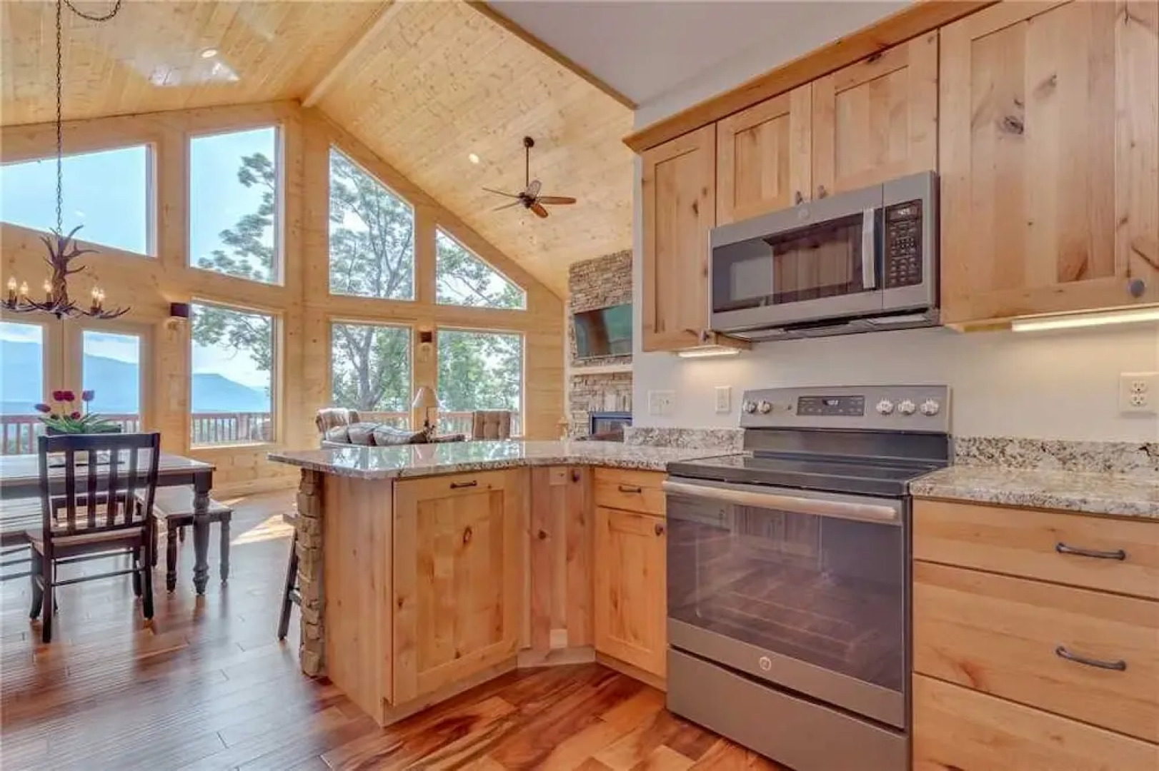 Eagles View - Four Bedroom Cabin