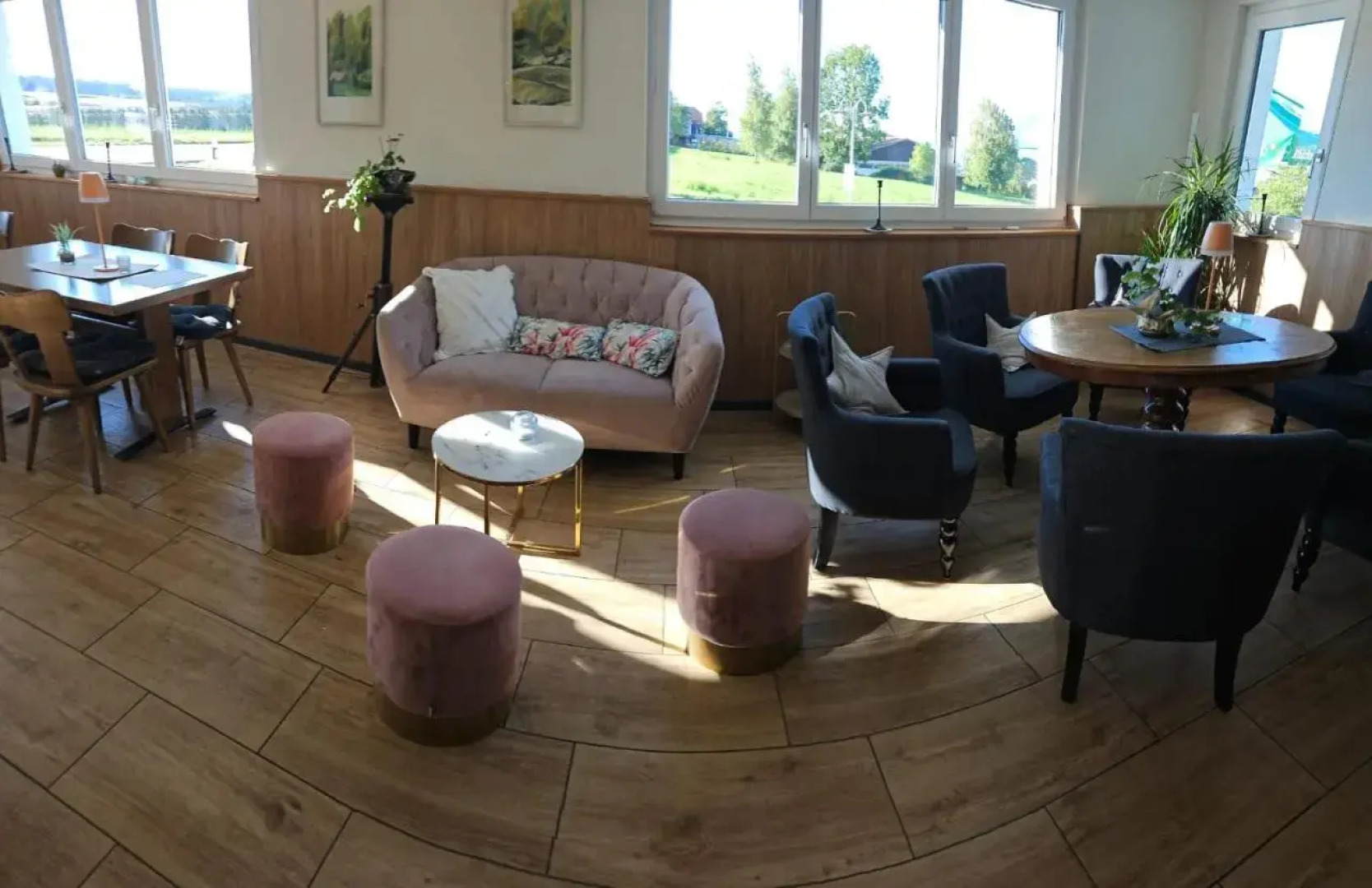 Althinouva 787 Chez Duq und Yvee