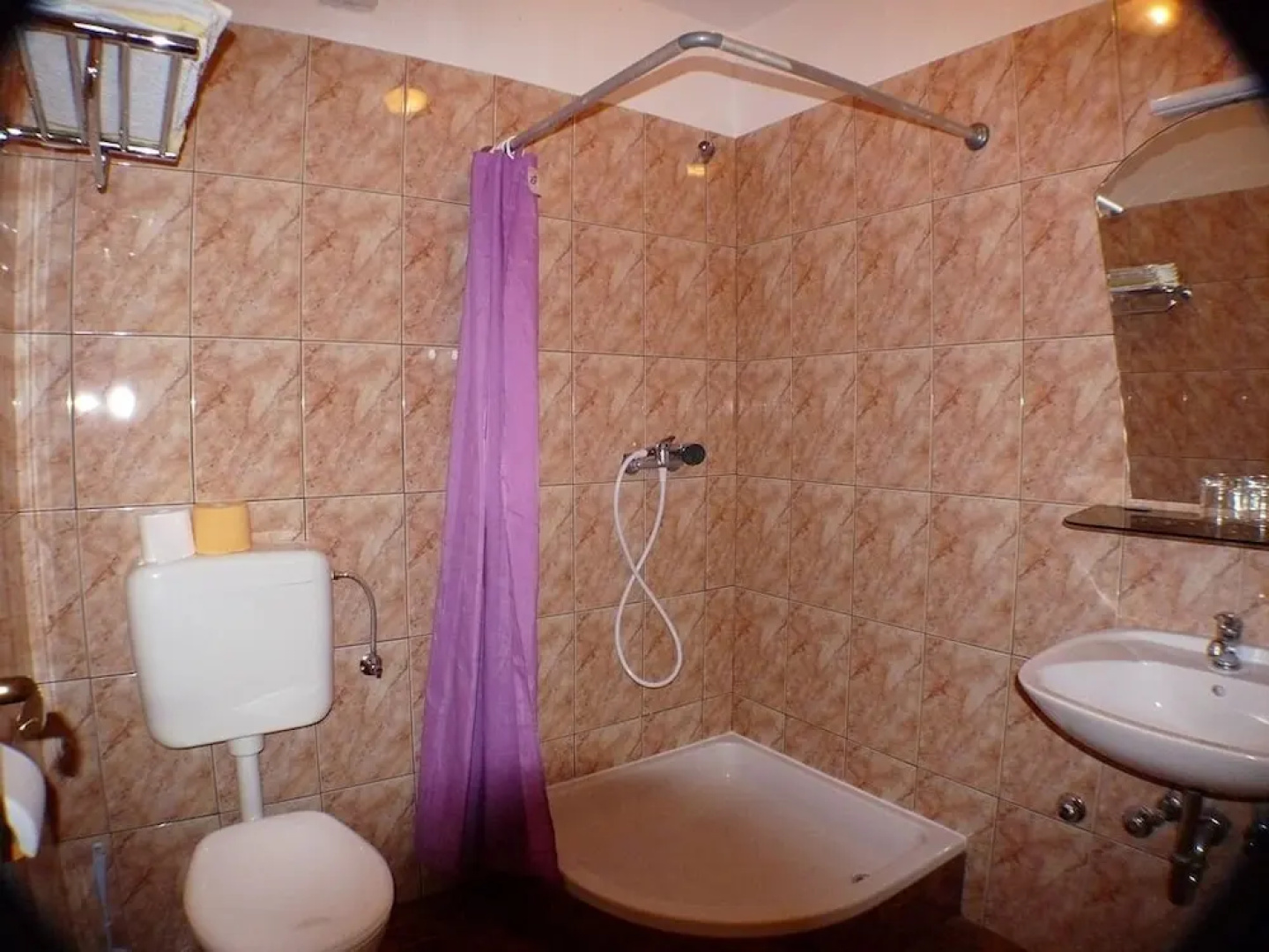 Hotel Hilde Yellow House