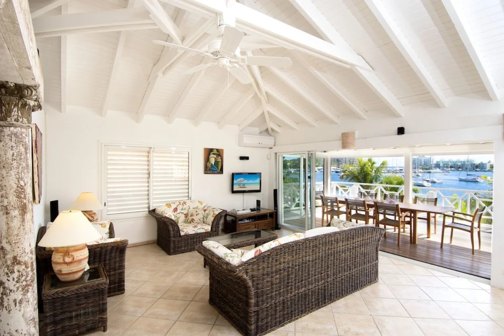 Villa Coralita 4 Br villa by RedAwning