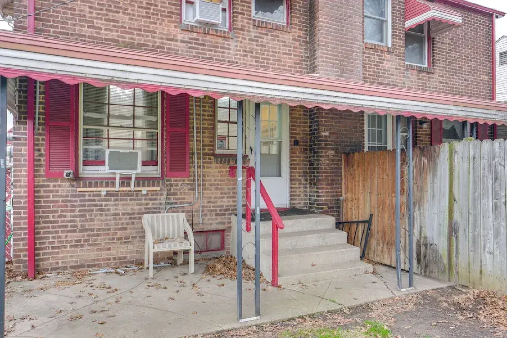 2 Mi to Lake Erie: Home w/ Yard in Euclid!