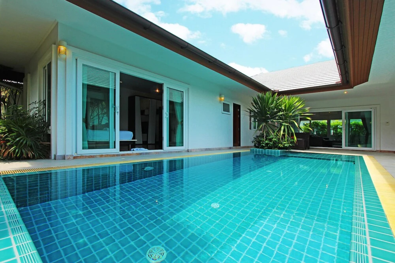 Rossawan Pool Villa