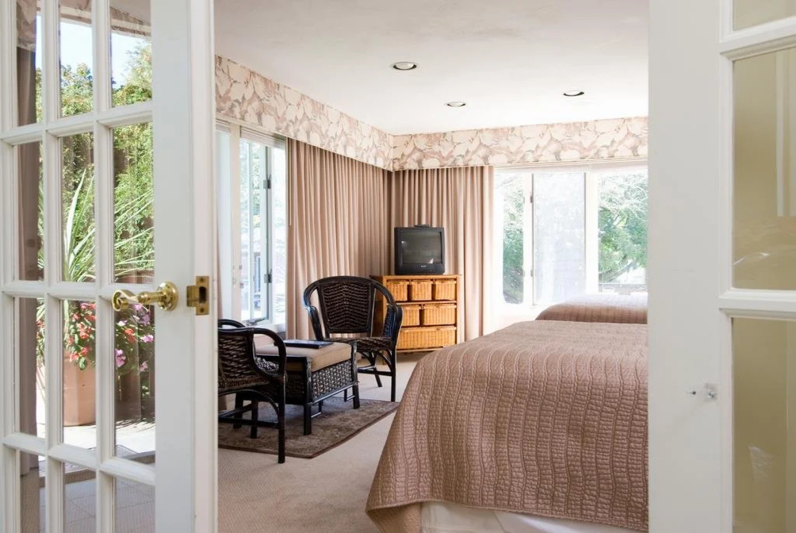 Breezeway Boutique Hotel