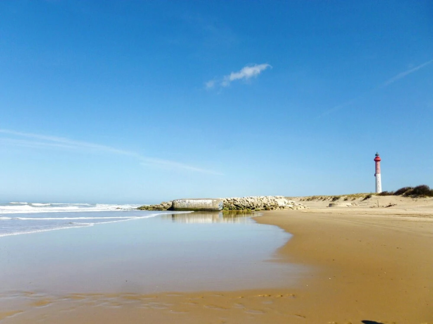 Bungalow With in La Palmyre With Pool Access and Furnished