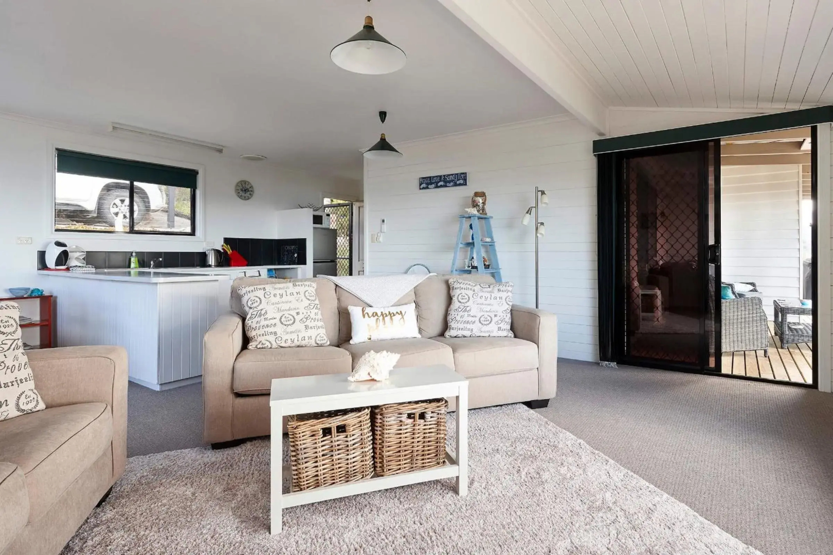 KINGFISHER COTTAGE Beachfront at the Binalong Bay