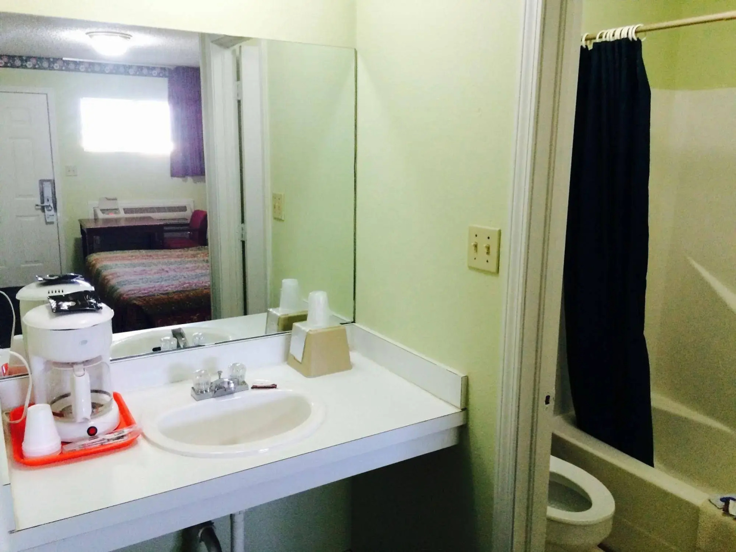 Super Inn & Suites