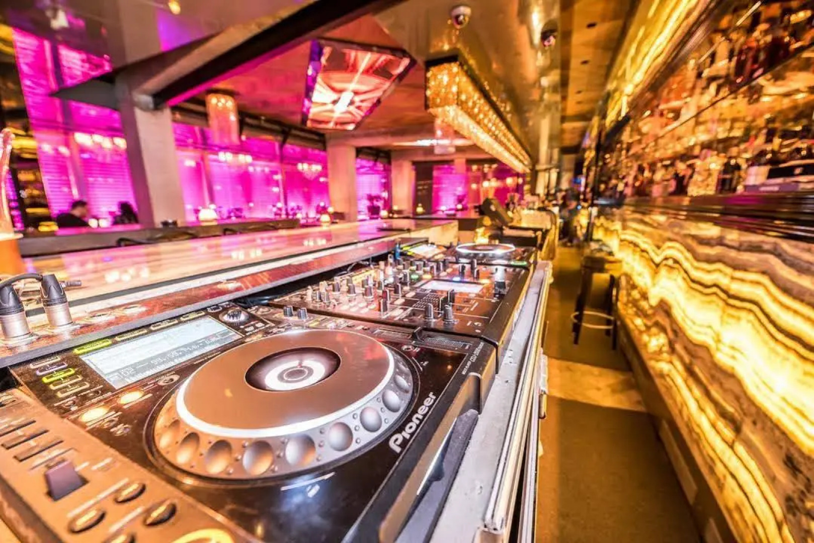 Rocks Hotel & Casino