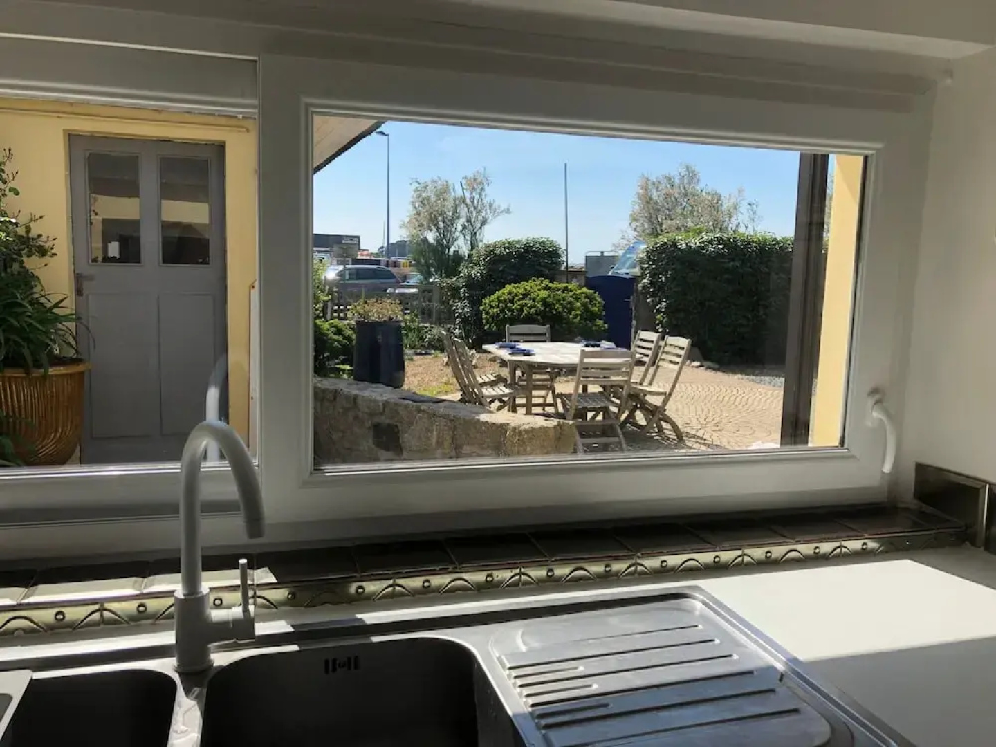 Charming Sea View Stay, 50m Close