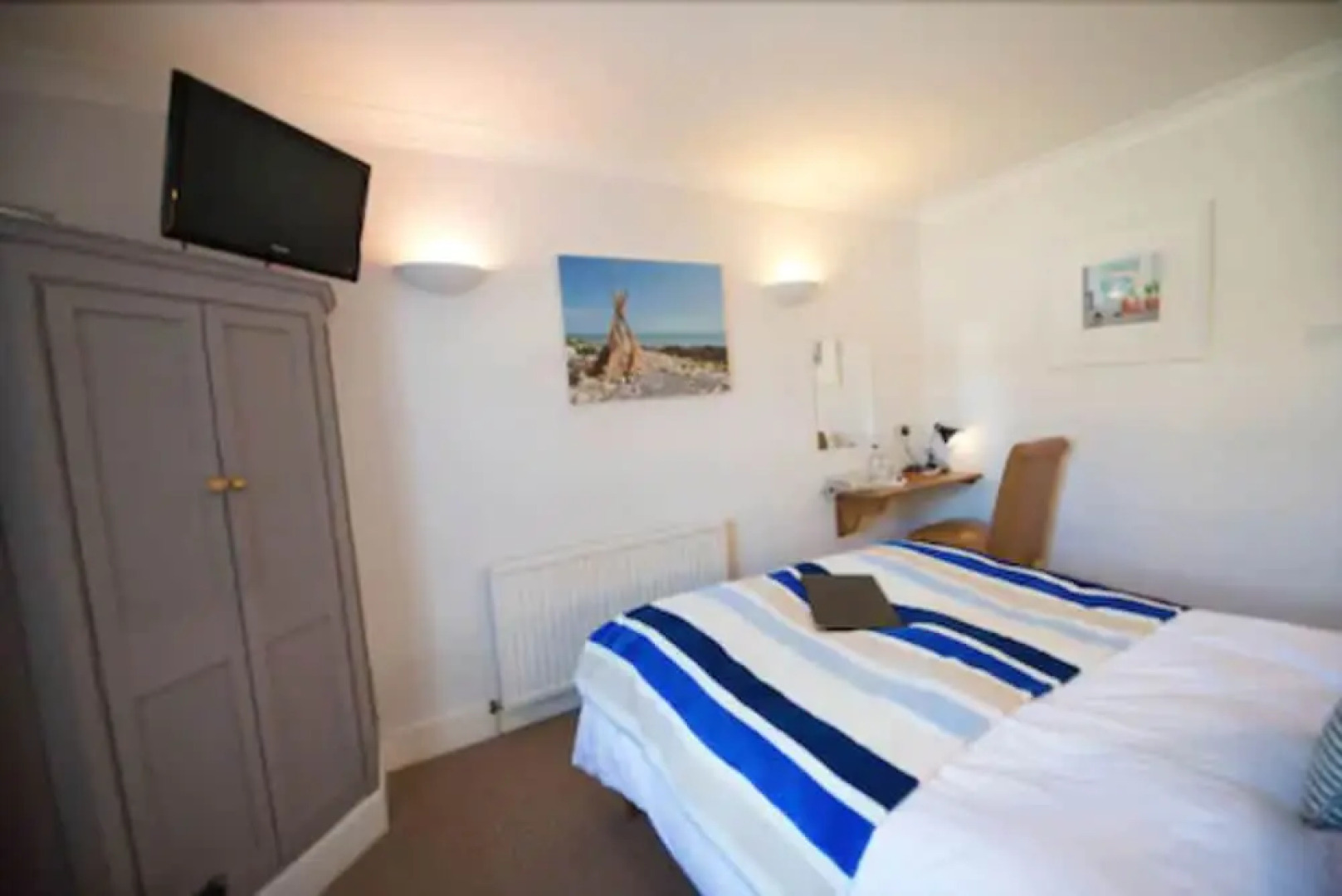 The White Cliffs Hotel