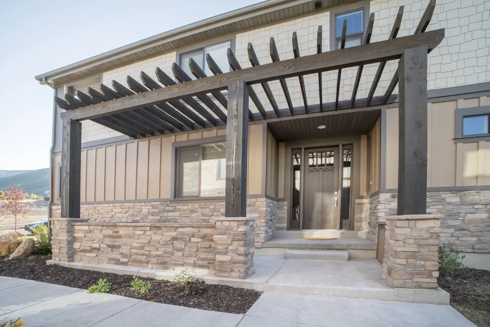 Family Vacation~crater Hot Spring, Tubing & Ice Skating~kanton 3 Bedroom Apts by RedAwning