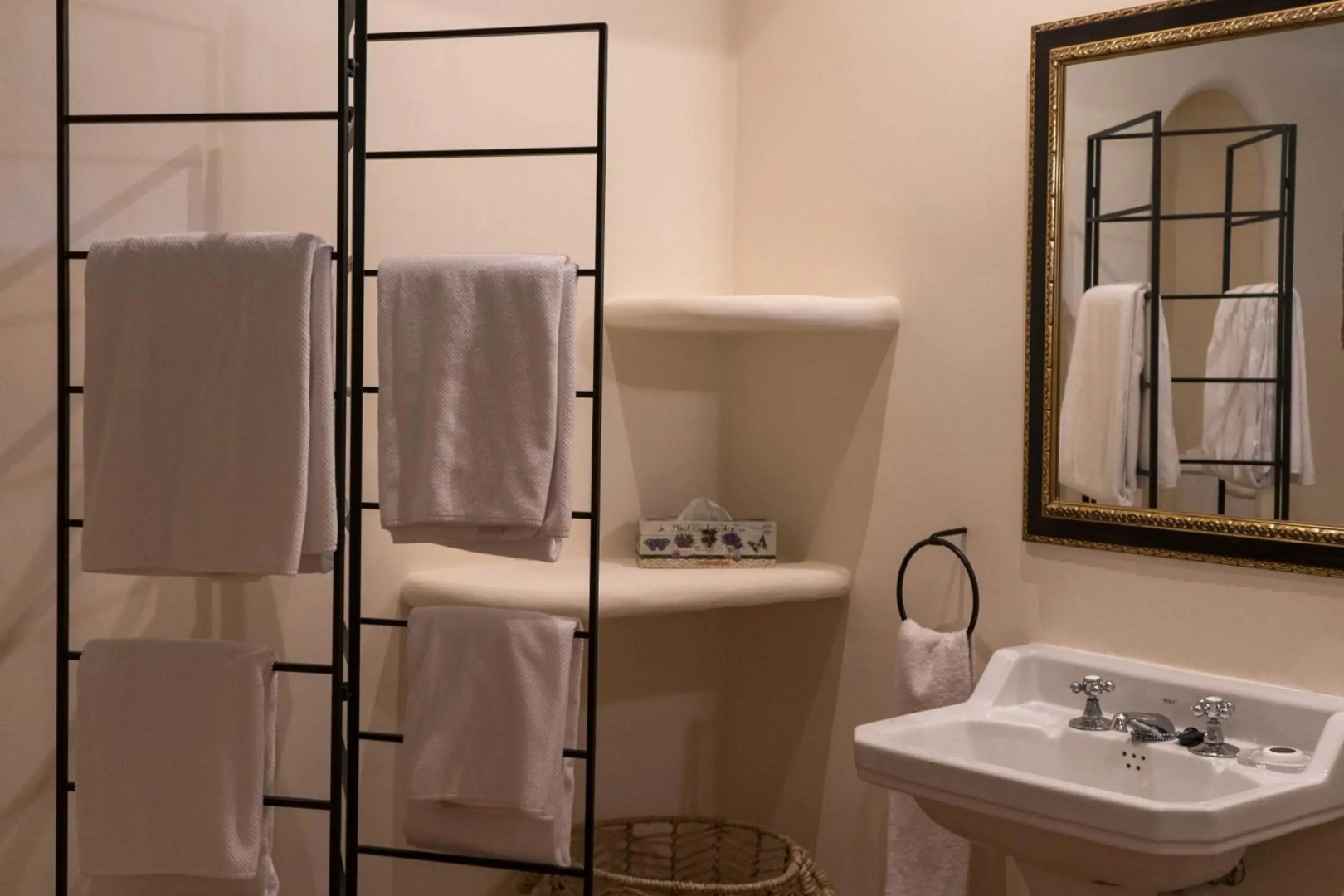 Reserva Rotana Hotel
