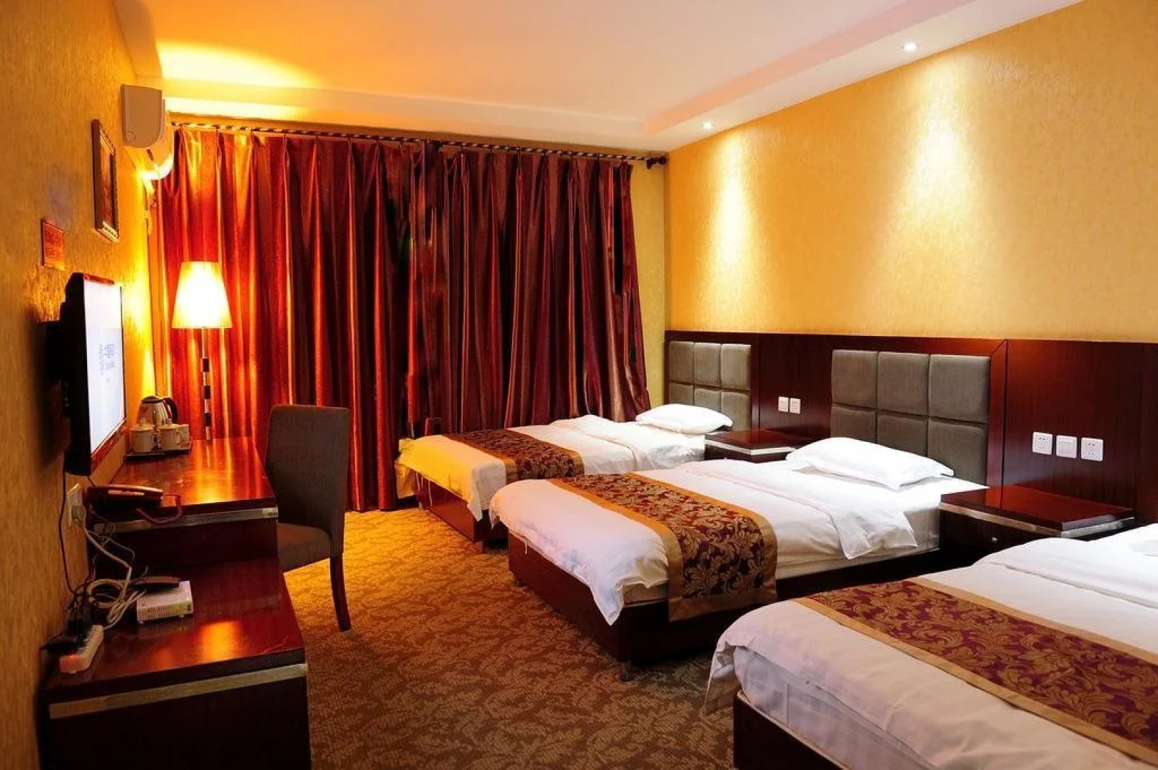 Jiuzhaigou Tusheng Shanzhuang