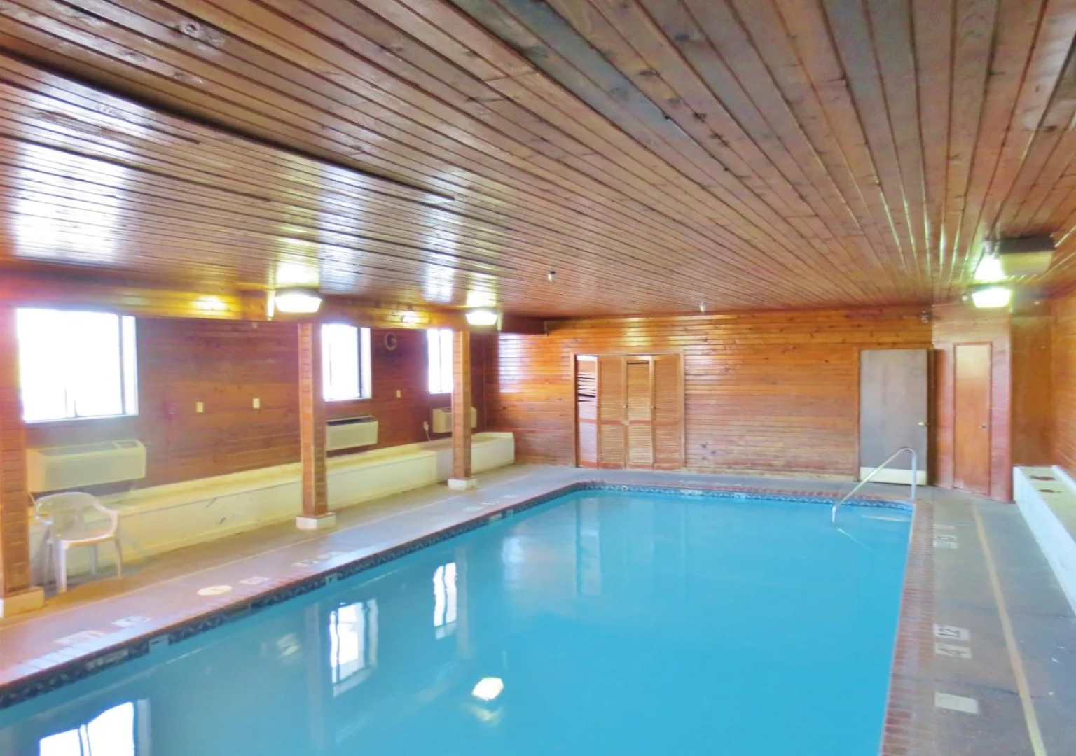 Express Inn & Suites Junction City