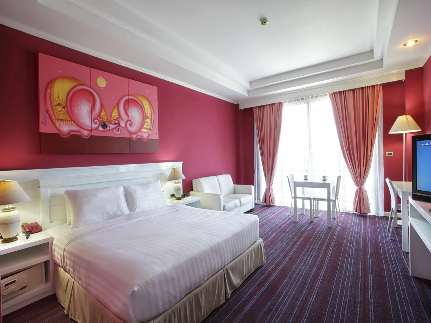 La Vie En Rose Hotel