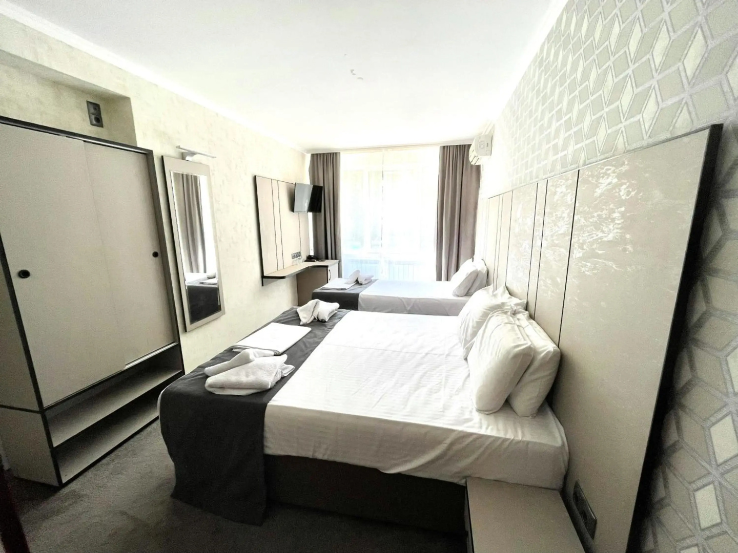 Hotel Cosmos