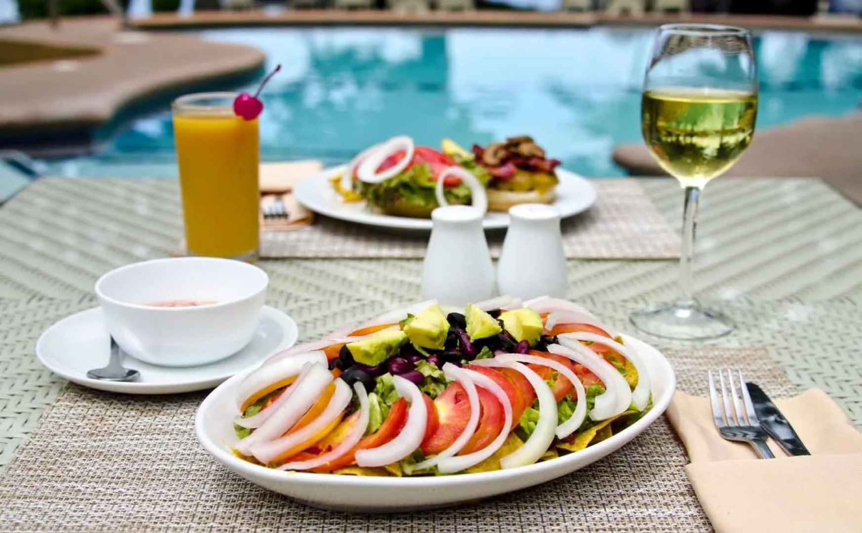 Mike's Dauin Beach Resort