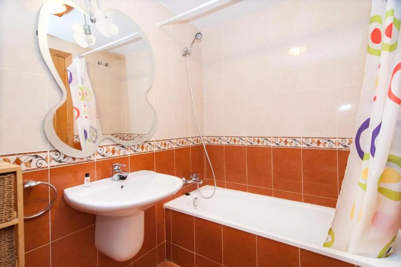 Apartamento de 4 dormitorios muy céntrico en San Juan Pueblo a tan sólo 2,5 km de la playa de San Juan y Muchavista