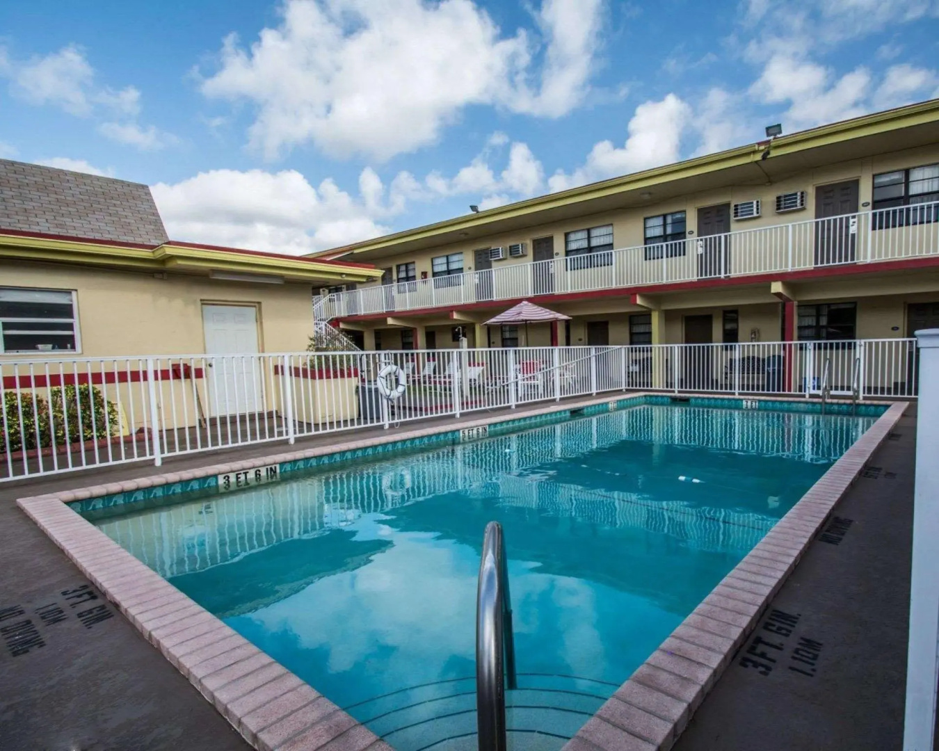Fort Lauderdale Gardens Inn & Suites