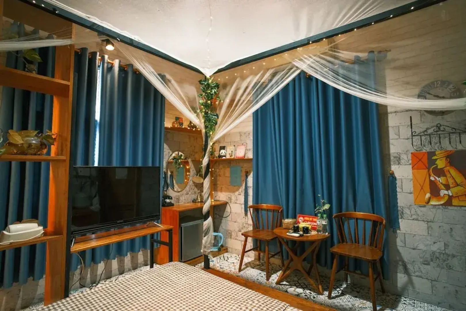 1984 Hotel Kien Giang