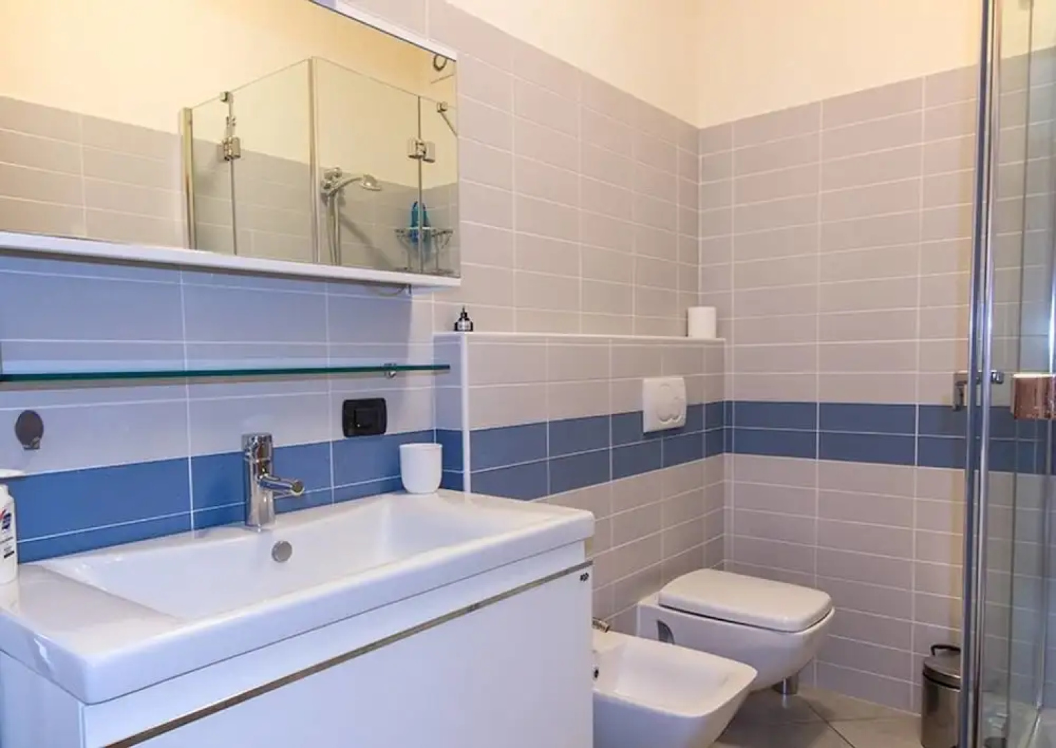 Contemporary 3 Bed Apartment With Lake Views, Wifi, Near Village
