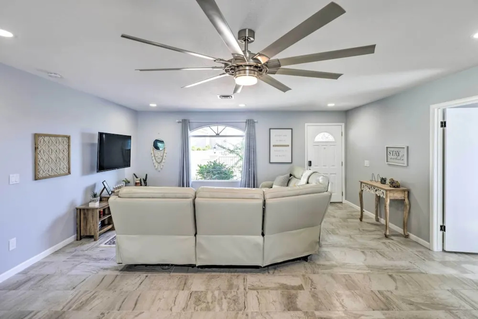 Heated Pool: Home ~ 5 Mi to Lake Havasu!