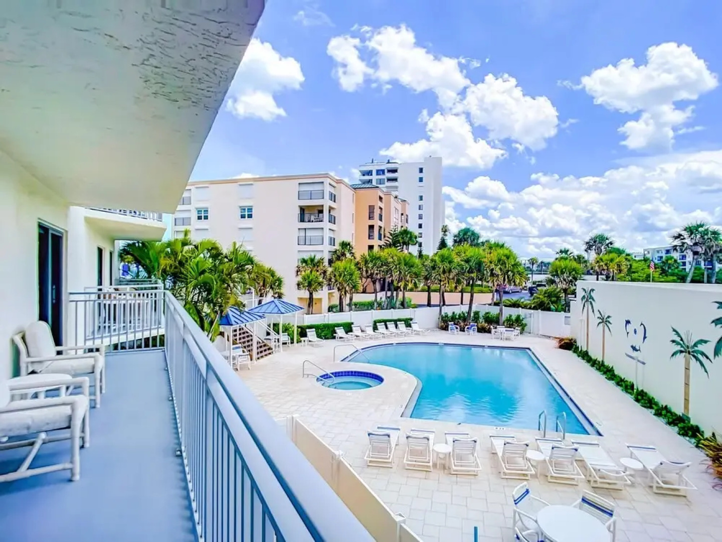 Ocean View Ground Level Seascape Towers Overlooking Pool Walk Right out to the Beach Sst126