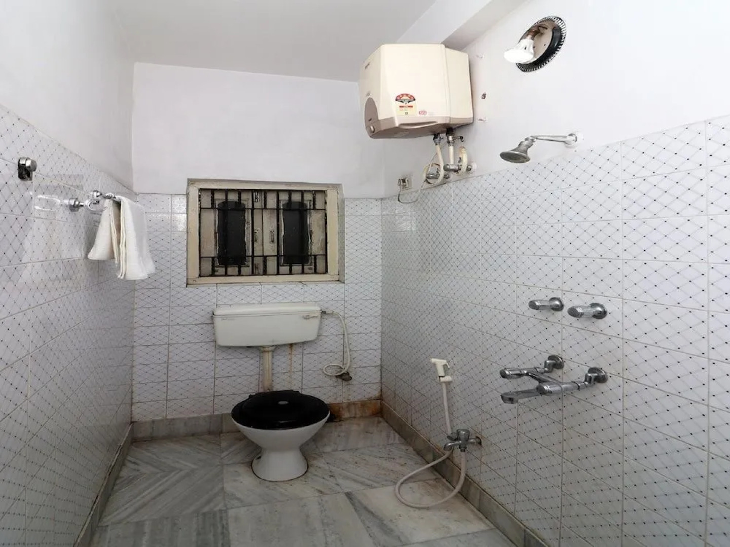 OYO 18668 Ananya Guest House