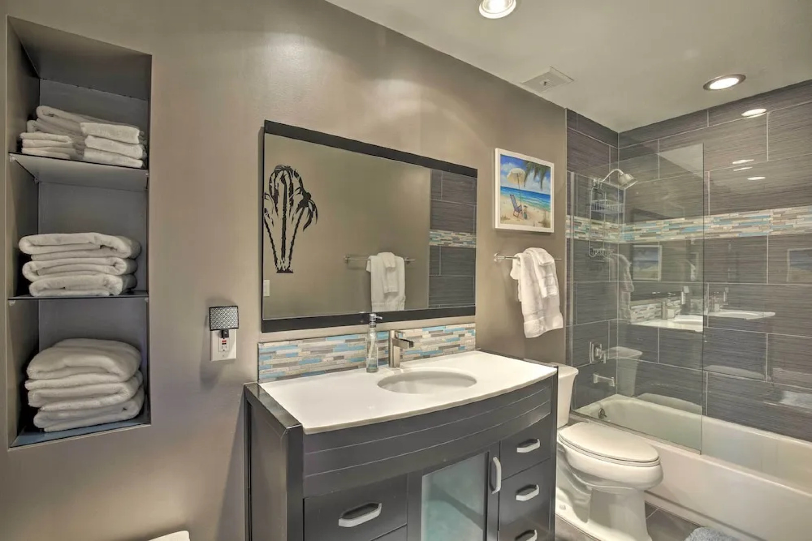 Beachy Palm Harbor Escape: Swim Spa Pool & Gazebo