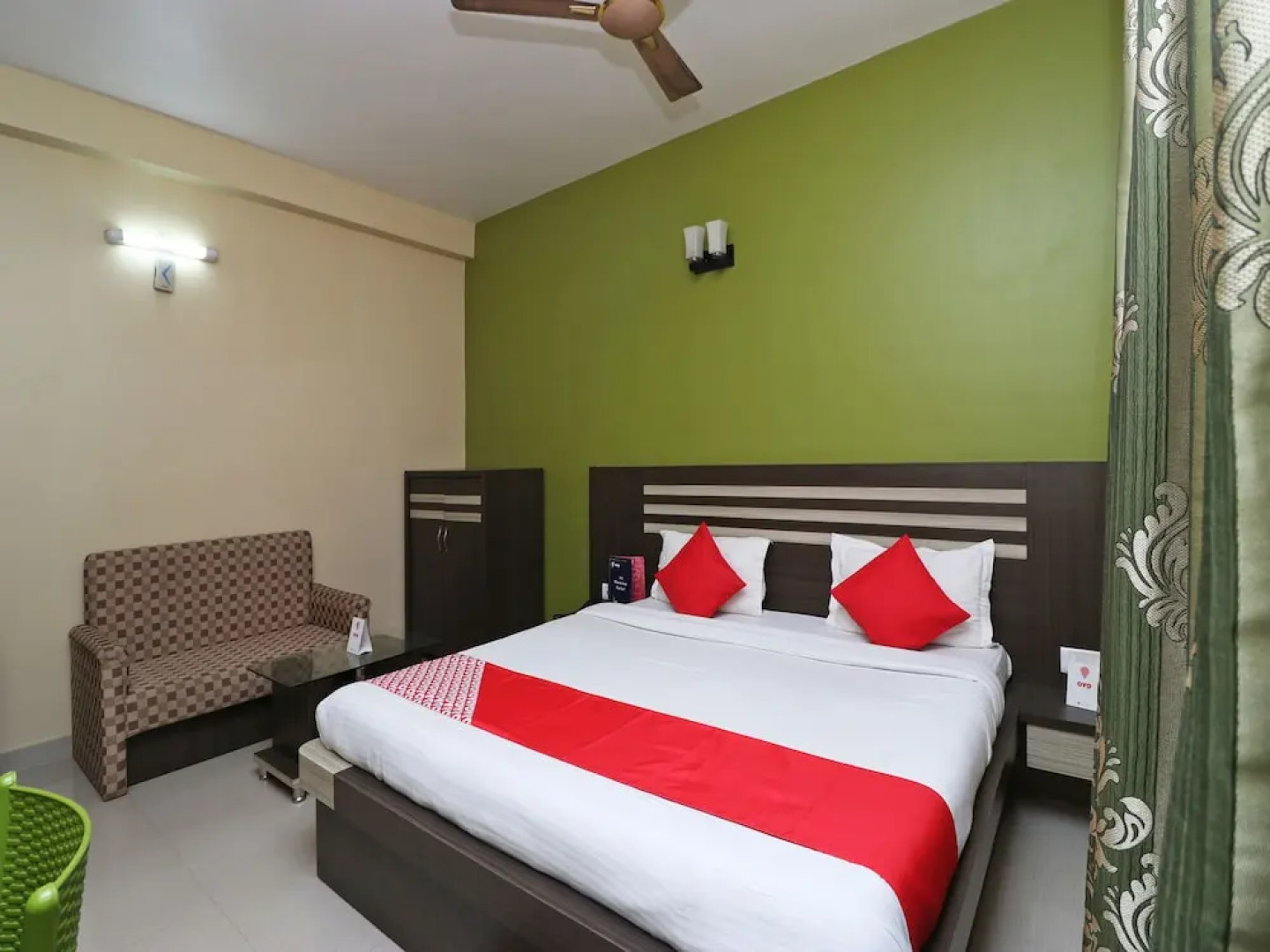 OYO 12318 Hotel Sea Horse