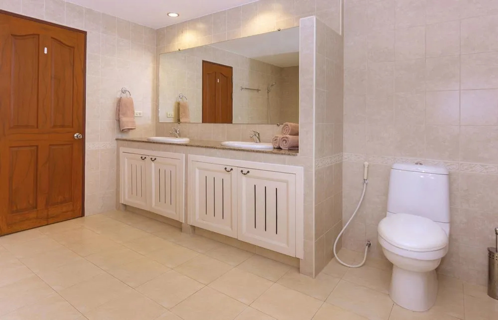 Pattaya Hill, Near the City and Beach