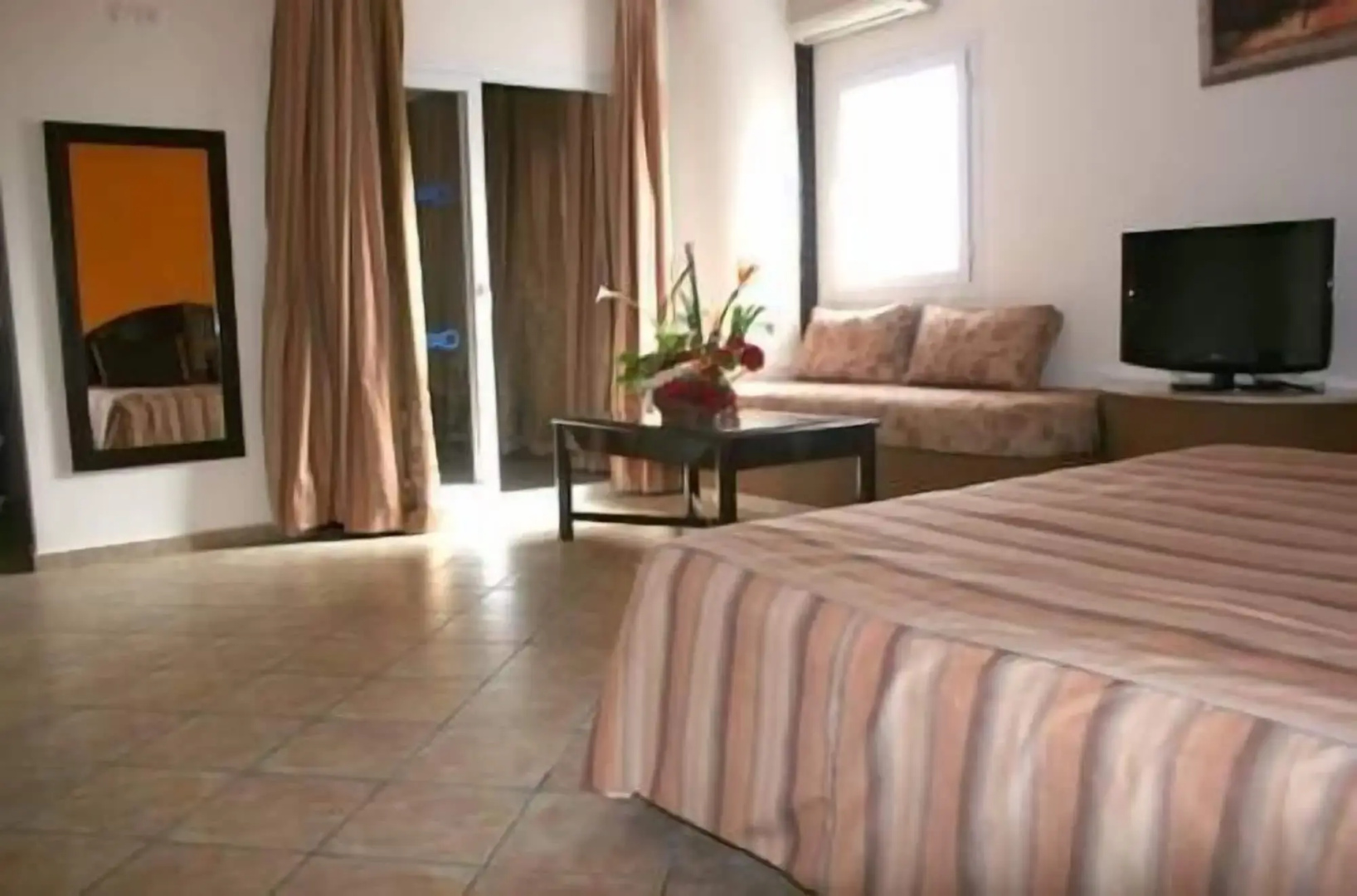 Intouriste Hôtel & Suites