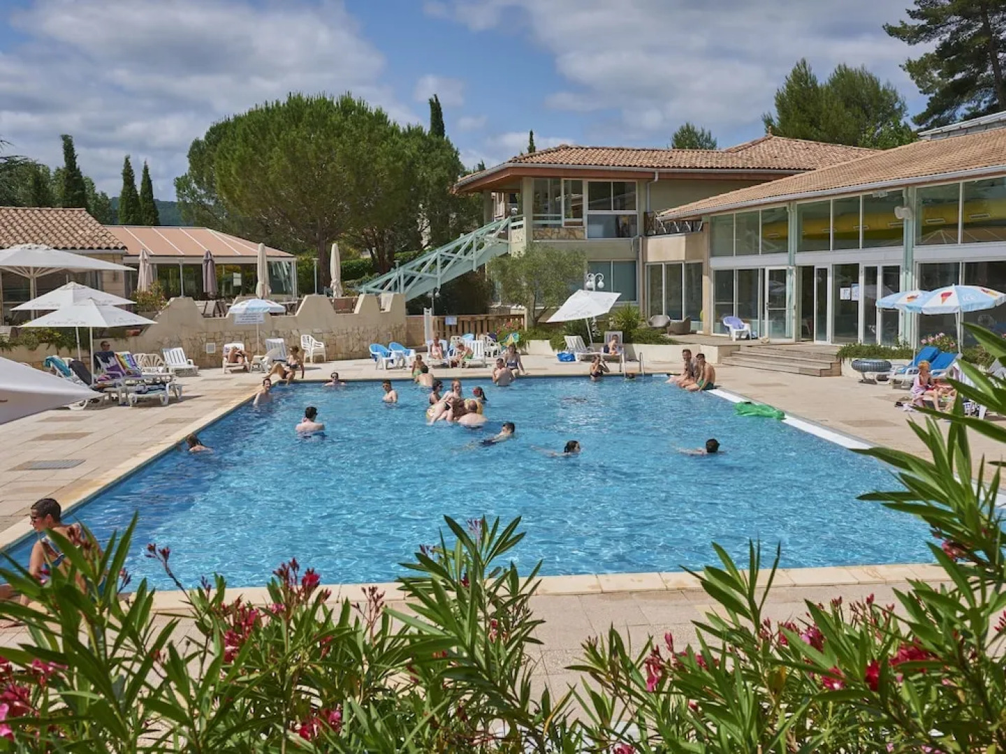 Homey Bungalow With Dishwasher on a Green Domain