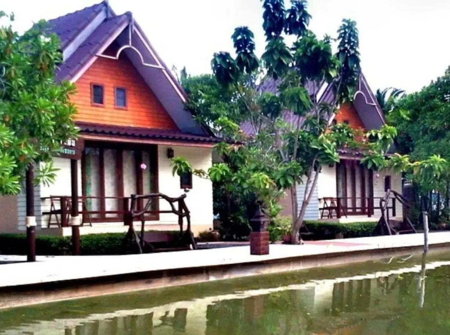 Baan Thai Damnoen Canal House