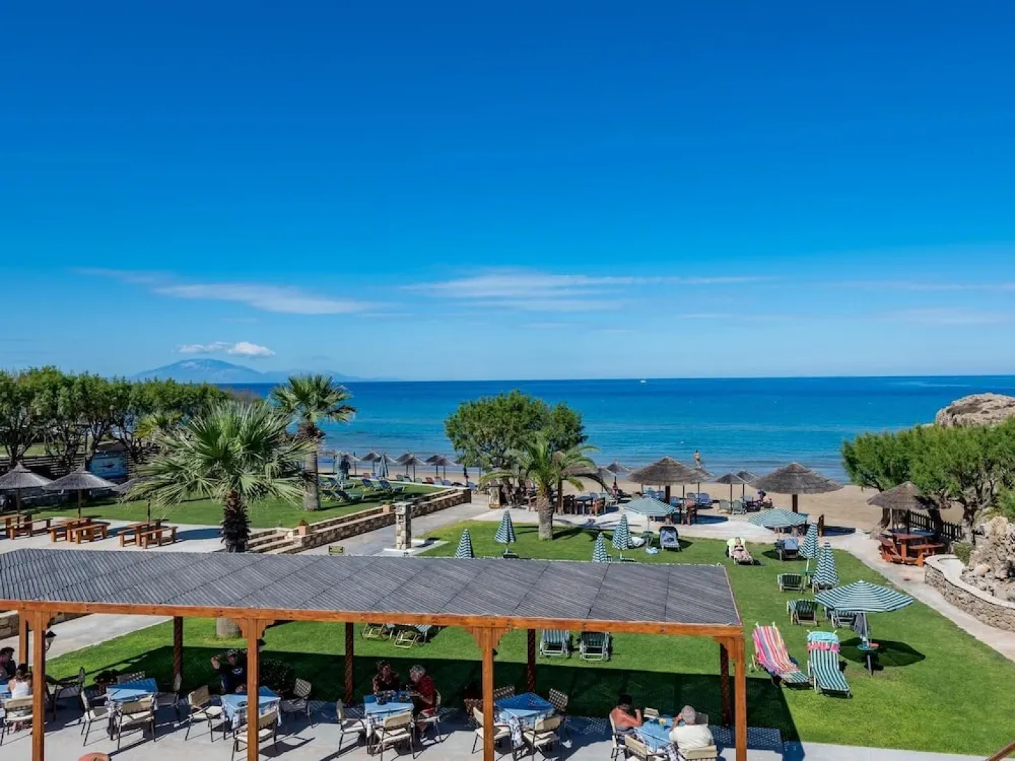 Plaka Beach Resort